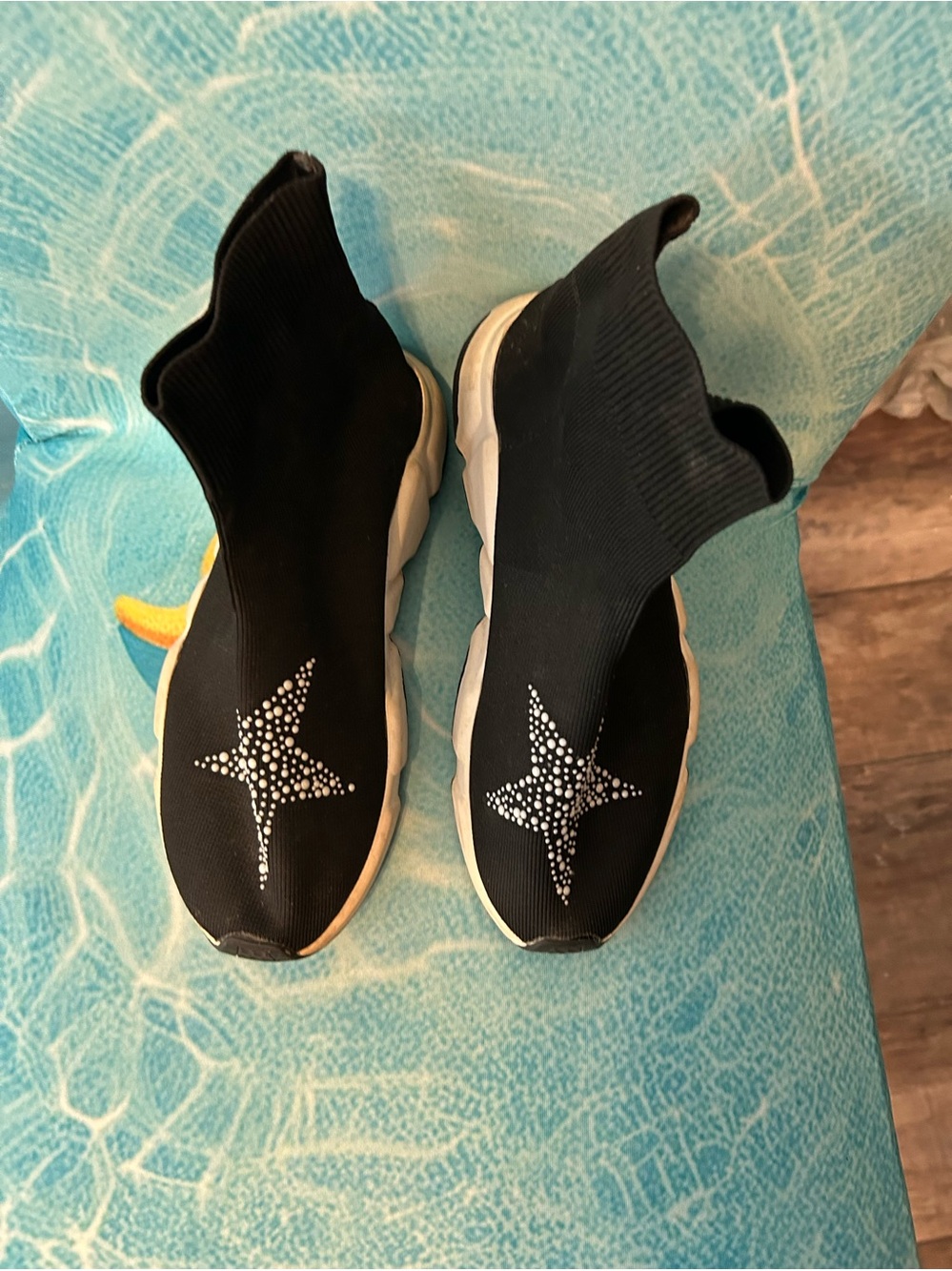 Black Slip-On Star Knit Sneakers Size 9